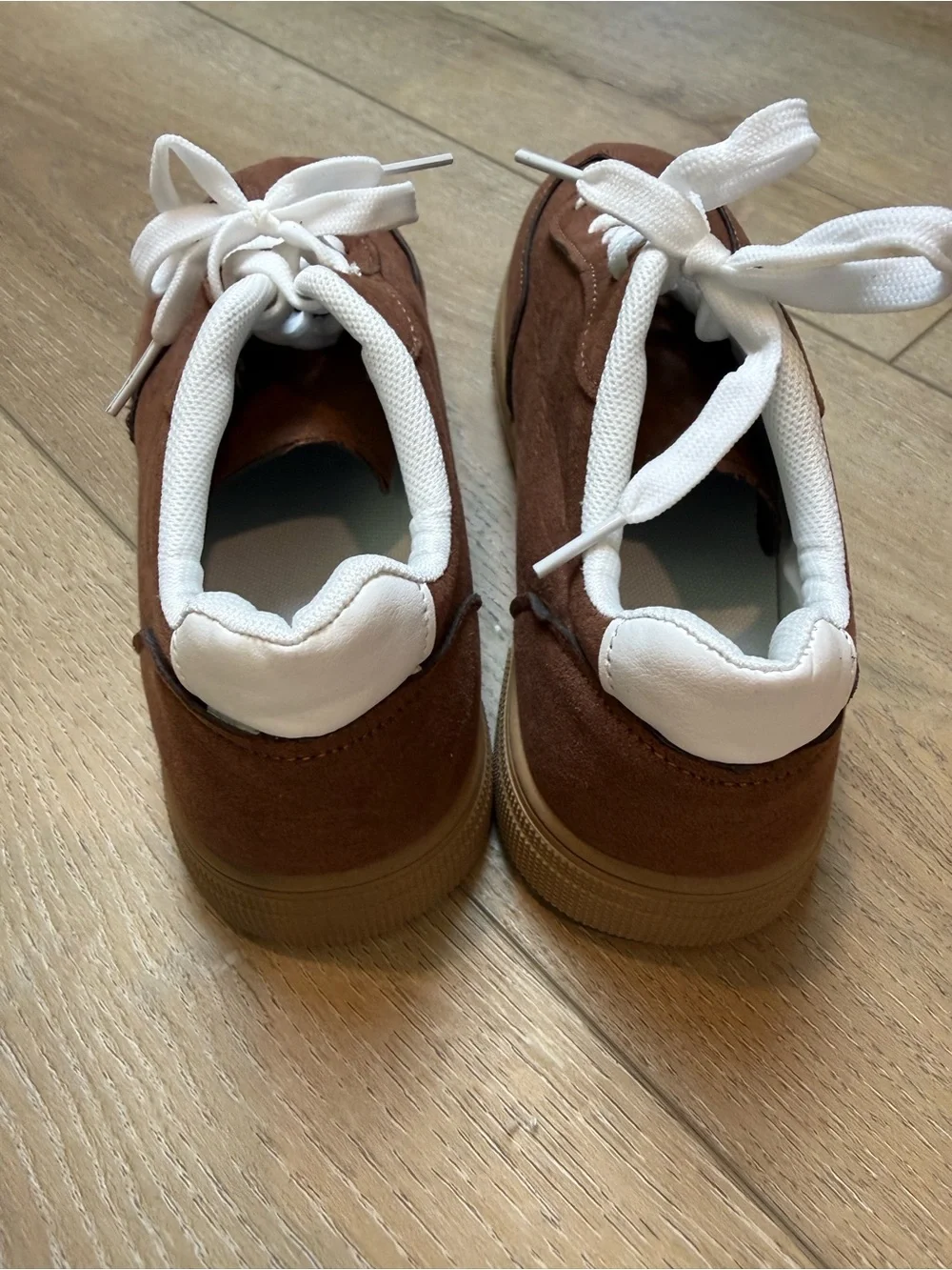 Women’s Brown Suede Casual Lace-Up Sneakers with White Laces Size 40